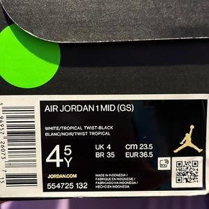 Air jordan 1 mid (gs) size 4.5 y